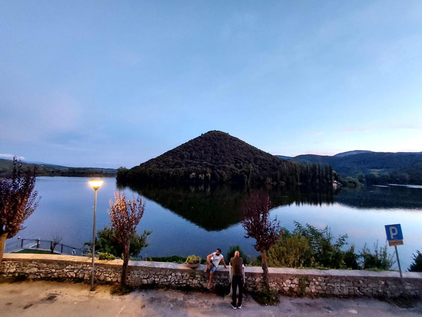 Le Finestre Sul Lago Piediluco Luaran gambar